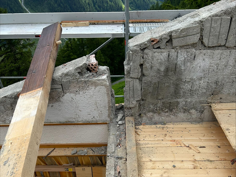 Vor der Sanierung des Ferienhauses wies es verschiedene Schäden auf.